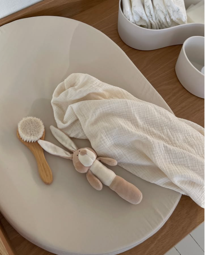 وسادة تغيير بيضاوية الشكل - لون حجر